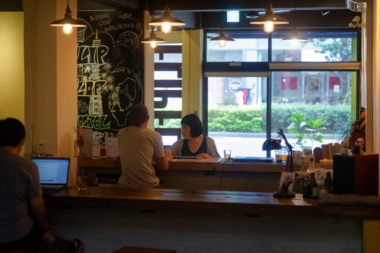 Flip Flop Hostel - Main Station Đài Bắc Ngoại thất bức ảnh